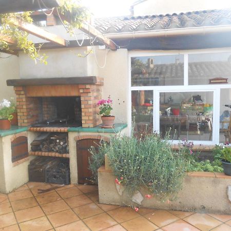 Ferienwohnung Gite T2 Avec Grande Piscine Villeneuve-la-Comptal Exterior foto