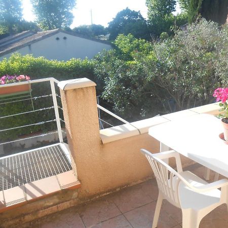 Ferienwohnung Gite T2 Avec Grande Piscine Villeneuve-la-Comptal Exterior foto