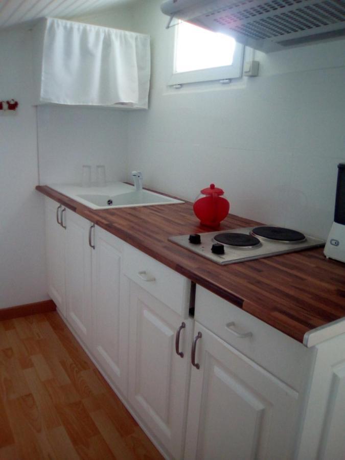 Ferienwohnung Gite T2 Avec Grande Piscine Villeneuve-la-Comptal Exterior foto